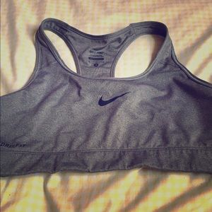sports bra