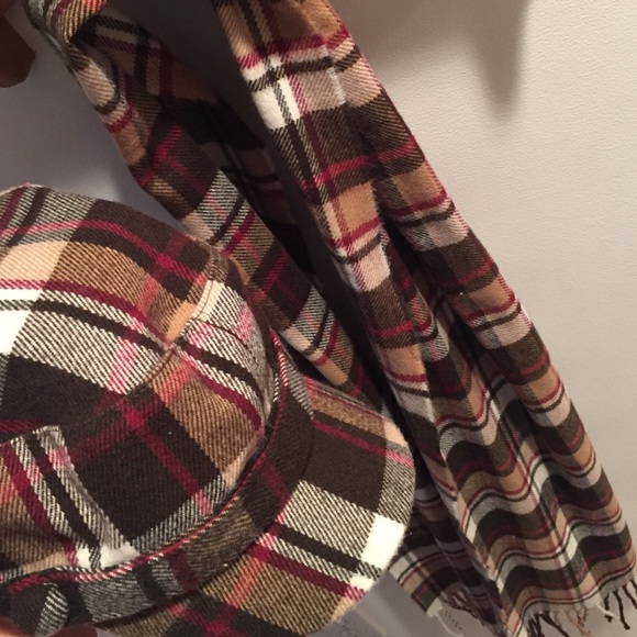 Matching plaid fashion hat and scarf