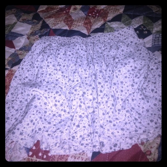 Trading✔️Brandy Melville Skirt - Picture 1 of 2