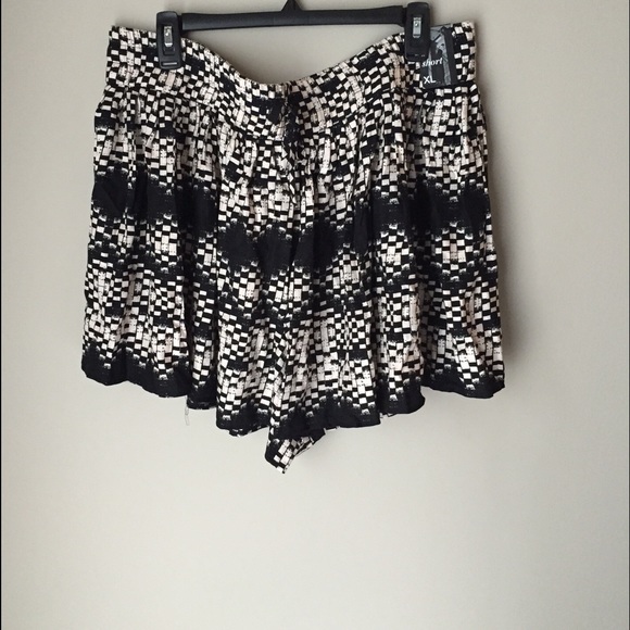 NY&CO Drawstring Shorts - Picture 2 of 3