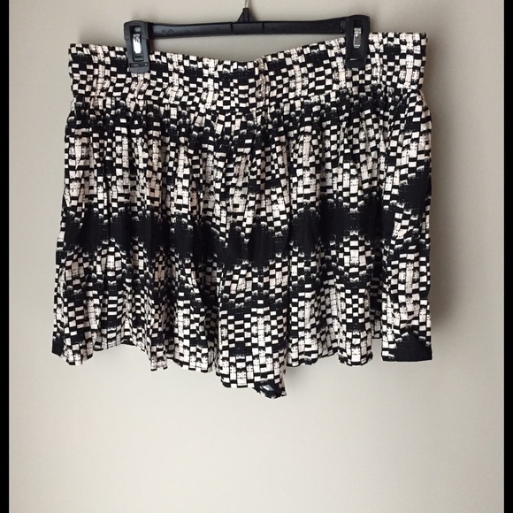 NY&CO Drawstring Shorts - Picture 3 of 3