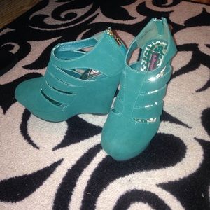Turquoise wedges