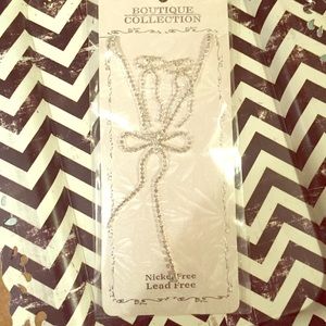 Dainty rhinestone necklace