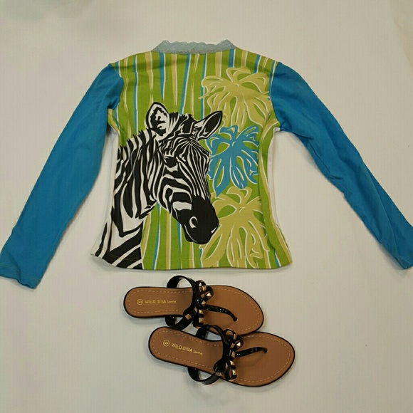 Zip up graphic sweater with lace accents