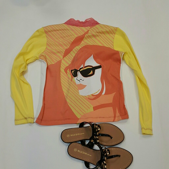 Zip up graphic sweater with lace accents