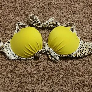 Sold on mercari-----Victoria secret swimtop 34d