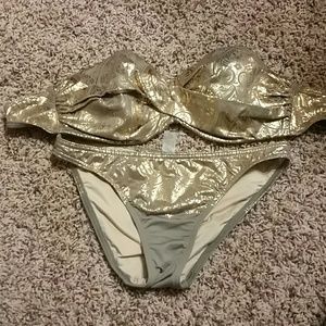 Sold in bundle   Vs swimsuit!