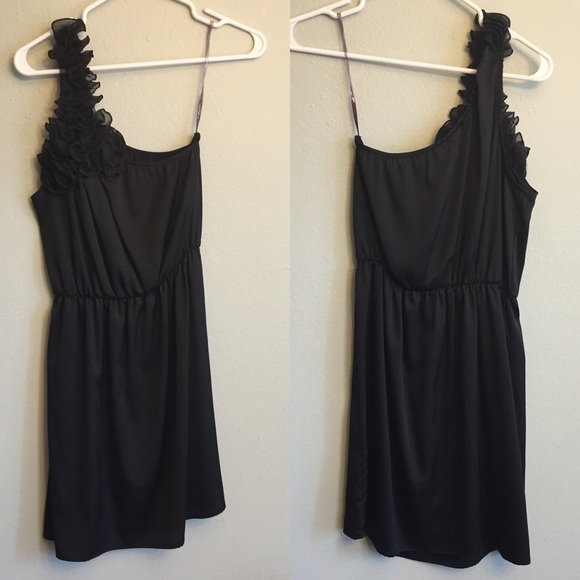 Dresses & Skirts - Single Shouldered Dress