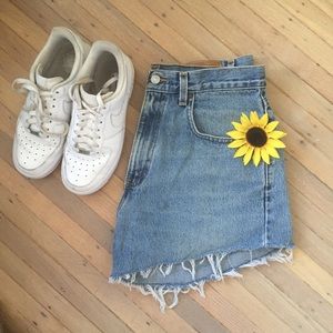 Levi's distressed vintage cutoffs🙋