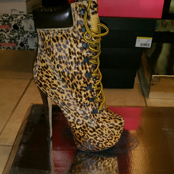 High heel boots