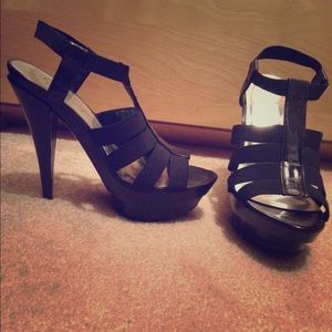 Jessica Simpson pumps