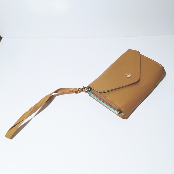 Tan clutch