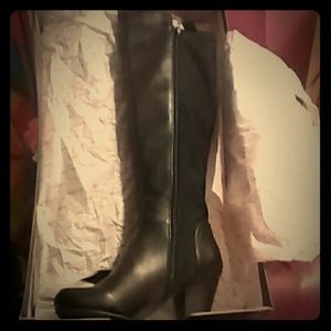 A pair of Rialto black boots