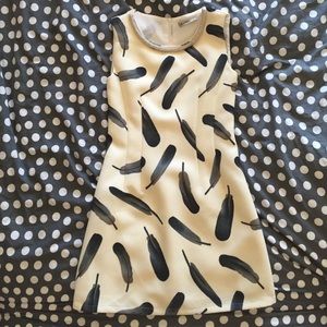 Flash sale! Beautiful feather pattern dress