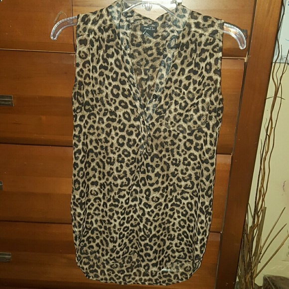 Leopard sleeveless shirt