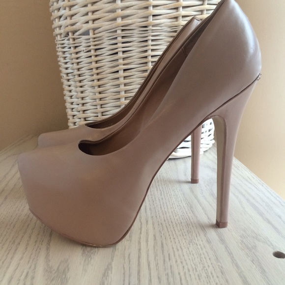 Steve Madden Shoes - Hot Steve Madden pumps! 😍
