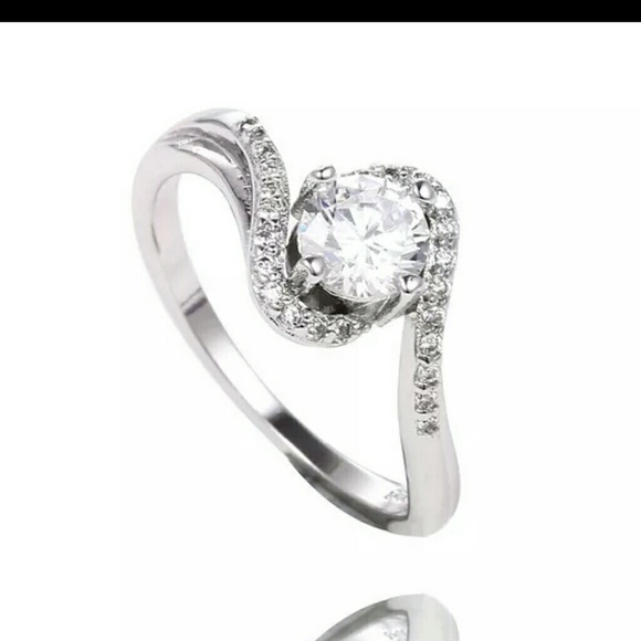 Jewelry - 925 sterling silver ring size 8