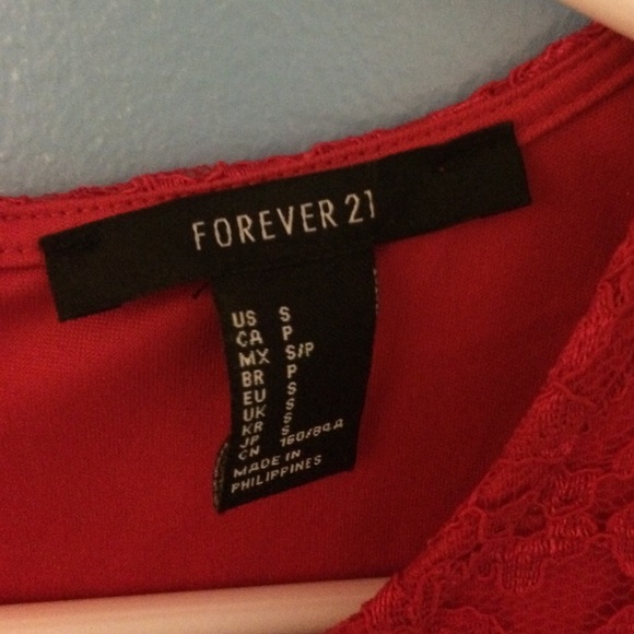 A red dress - Picture 2 of 4