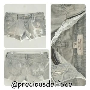 Destressed Short Pants