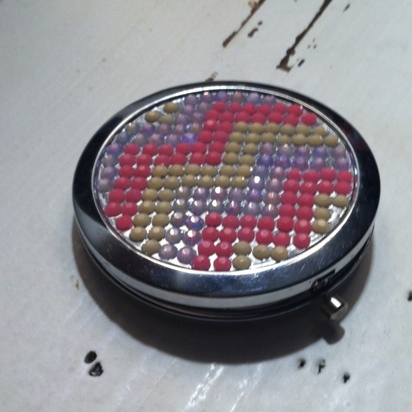 Chevron compact mirror - Picture 1 of 2