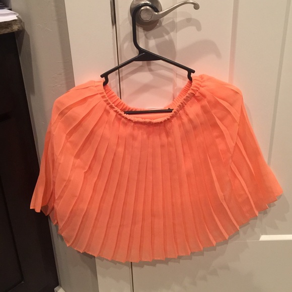 ＳＯＬＤ! Cute tangerine pleated skirt. NWT. Boutique