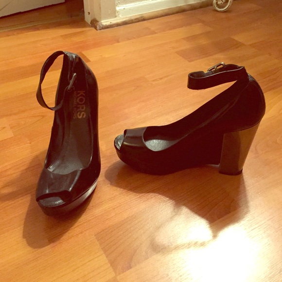 KORS Michael Kors black leather wedges