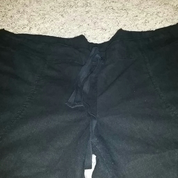 Guess Black Capri Pants - Picture 2 of 3