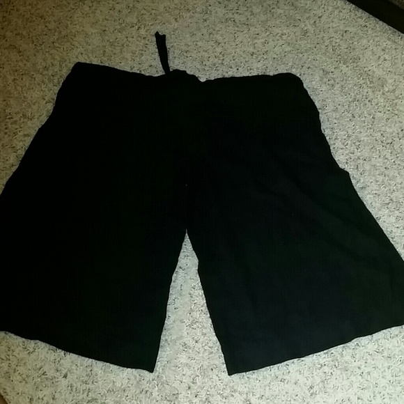 Guess Black Capri Pants - Picture 3 of 3