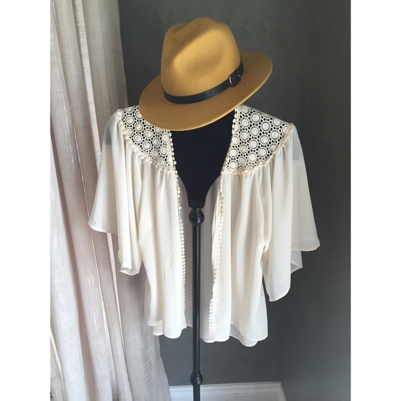 Free People Tops - ⛔️⛔️SOLD⛔️⛔️ Monteau Ivory Kimono-Like Blouse
