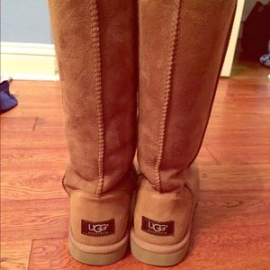 UGG Australia tall boot in Chestnut. Size 9.