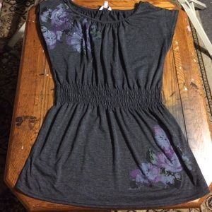 Gray Top with Flowers 🌻