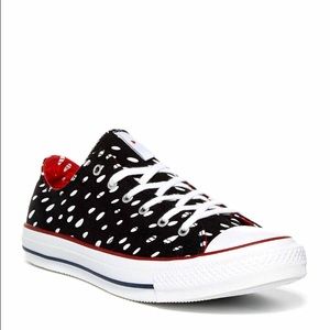 Brand new converse unisex 6 in men  in 8 women