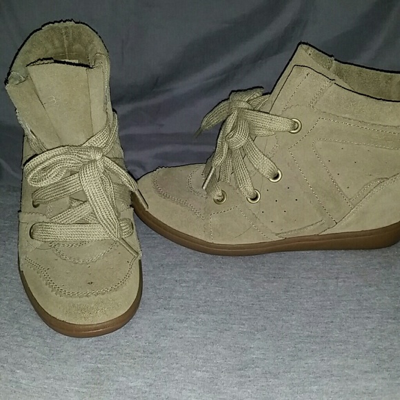 SKCH+3 by Sketchers wedged sneaker bootie