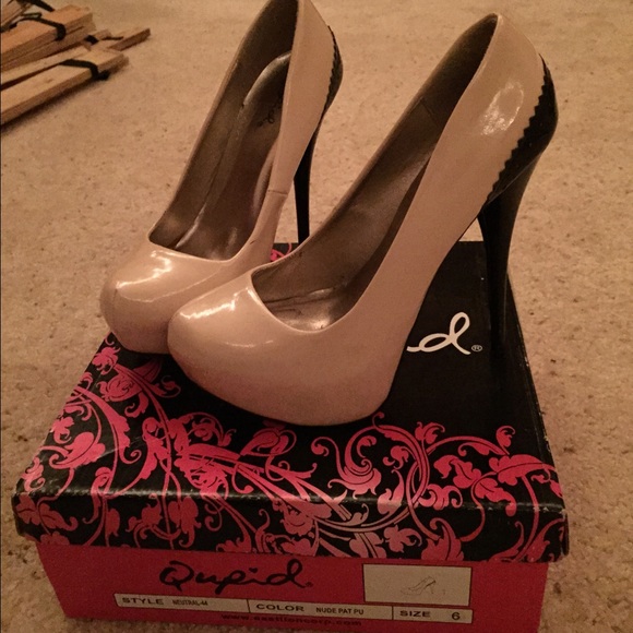 Nude heels with back trim all black heel - Picture 1 of 1