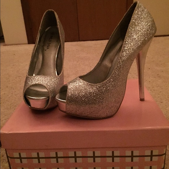 Silver glitter heels! - Picture 1 of 1