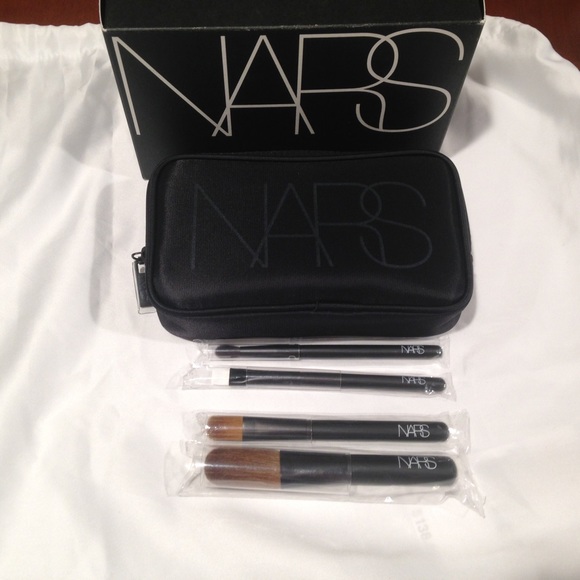 NARS travel brush set