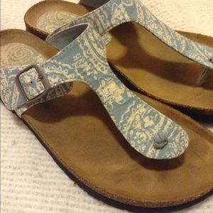 American Eagle Sandals