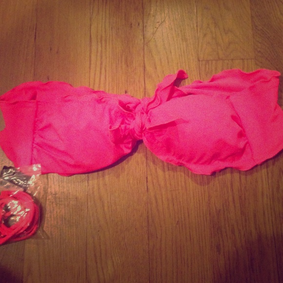 NWT Victoria's Secret bikini top!