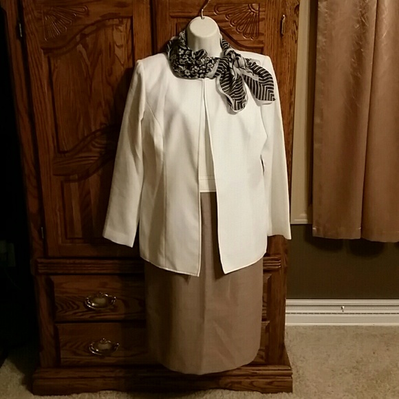Leslie Fay Dress Suit