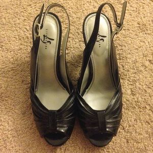 Cute peep-toed heels.