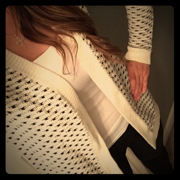 ⚫️⚪️Black and White Cardigan Sweater⚫️⚪️