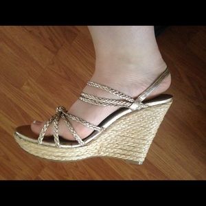 Jessica Simpson 4 inch gold wedges