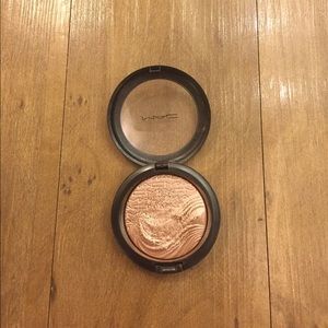 Mac Superb- LE (repost)