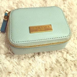 Henry bendel small case