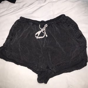 BRANDY MELVILLE grey shorts