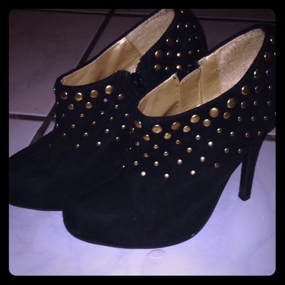 F24 Short Boots with gold stud