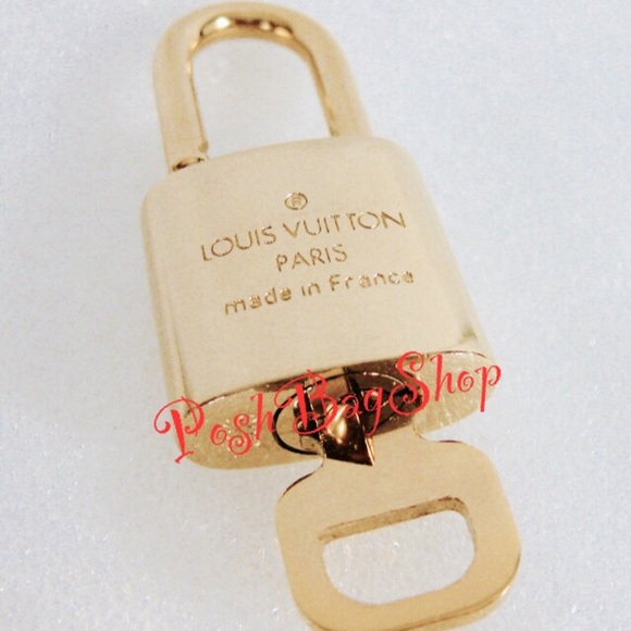Louis Vuitton # 323 Padlock w/ 1 Key