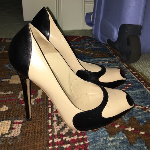 💖Alexander McQueen Beige Pumps 👠👠