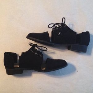 NWOT Black cut out oxfords