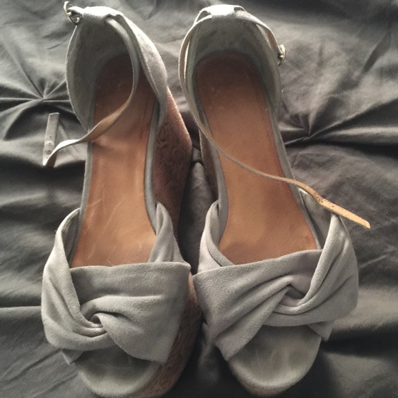Flat form shoes